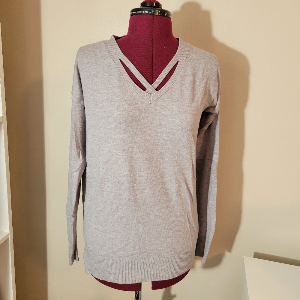 Women's Pink Clover, V-Neck Sweater, Small, Grey